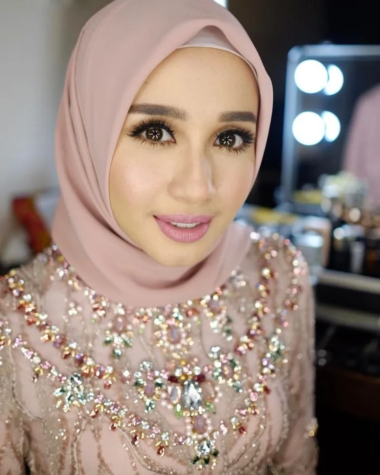 8 Inspirasi Busana Pastel dari Lamaran Laudya Cynthia Bella. Untuk Mewah Tak Harus Cerah! 10