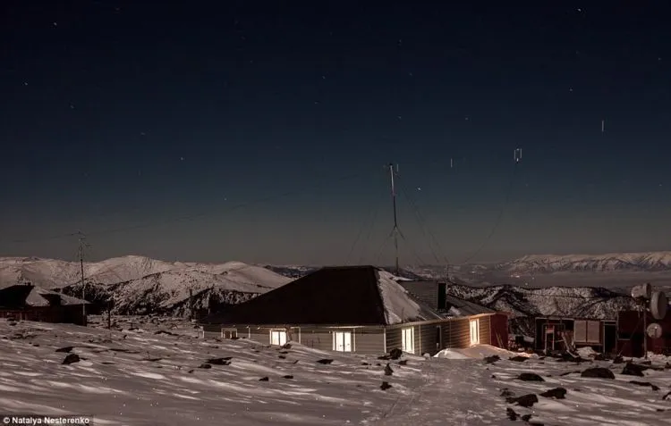 Begini Nih Bentuk Toilet Paling Ekstrem di Dunia. Letaknya di Ketinggian 2.600 Meter, Pegunungan Siberia! 10