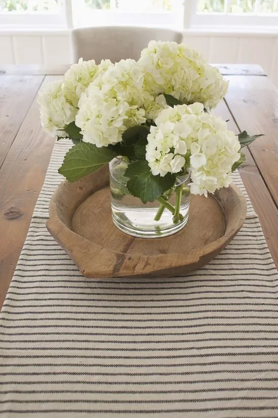 Percantik Meja Makanmu dengan 12 Centerpiece Ini, Yakin Masih Mau Makan Depan Televisi? 14