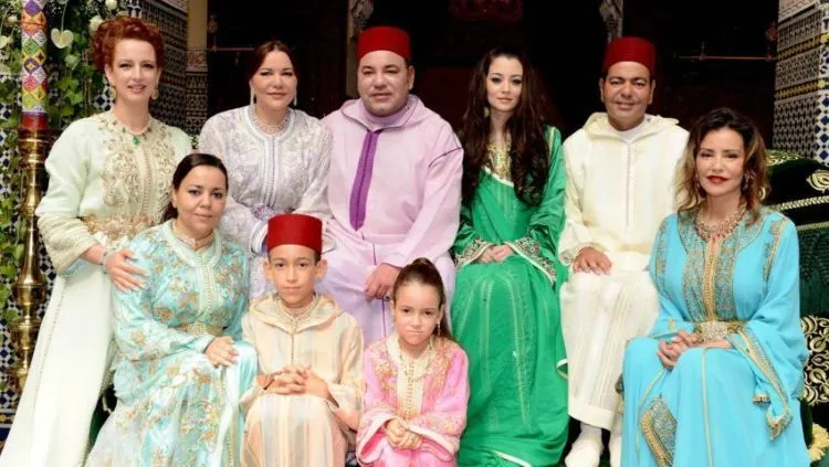 Meski Zaman Sudah Modern, 16 Keluarga Kerajaan Ini Masih Hidup Bak di Negeri Dongeng 22