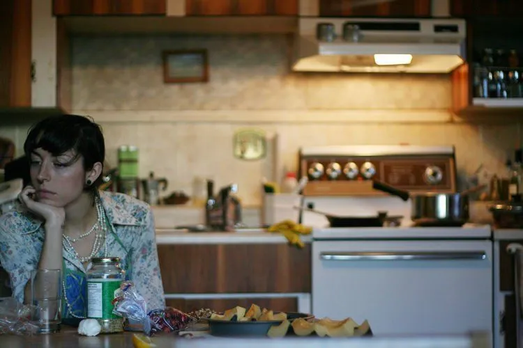Penasaran Seperti Apa Kikuknya Saat Serumah dengan Mertua? 8 Hal Ini Menggambarkannya 8