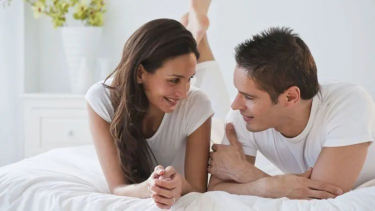 Bukan Melulu Ena-ena, Inilah 6 Realita di Balik Kamar Suami Istri yang Terkunci. Ngapain Ya, Mereka? 9