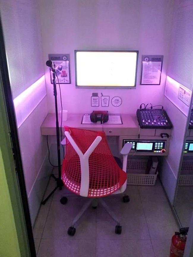 10 Tempat Unik Didesain Khusus untuk Mereka yang Suka Kemana-Mana Sendiri 18