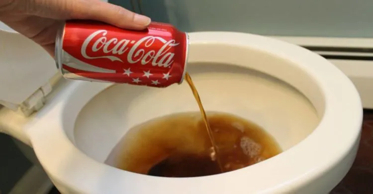 15 Kegunaan Minuman Soda yang Tak Terduga, Antara Mengerikan atau Menguntungkan? 24 coke usefulness