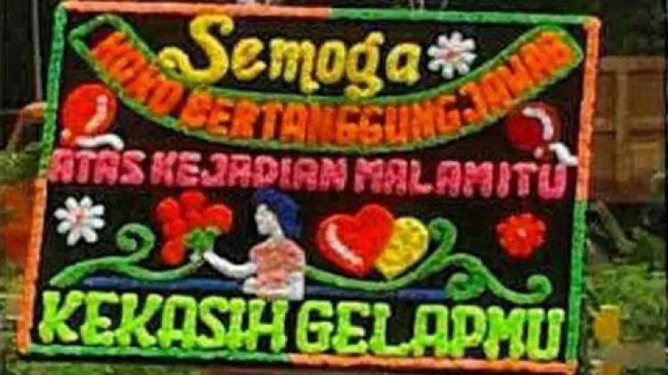 7 Karangan Bunga Tergokil di Kawinan. Antara Baper Beneran Ataukah Lucu-lucuan? 14