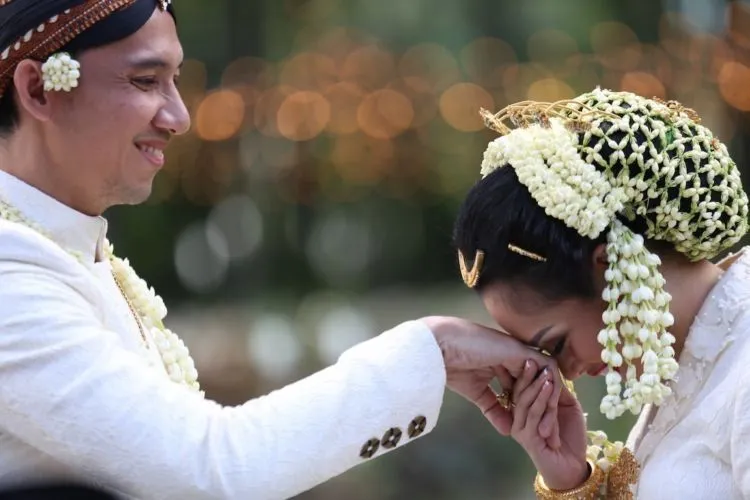 7 Mitos yang Dipercaya Bikin Enteng Jodoh, Layak Coba Nih Buat Kamu yang Belum Punya Calon 9