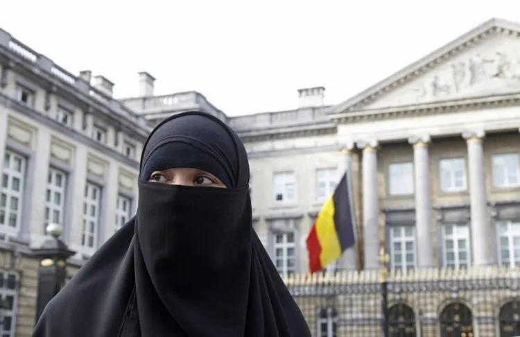 Dengan Dalih Cegah Terorisme, 8 Negara Ini Larang Muslimah Menutup Aurat Sepenuhnya 12