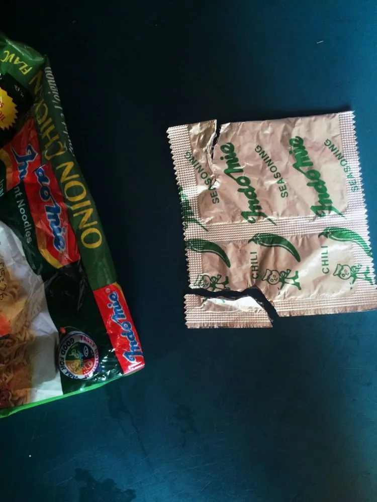 Malang Tapi Lucu, Cowok Ini Dimarahi Pacarnya Karena Sobekan Plastik Bumbu Indomie. Dikira Kondom :( 4
