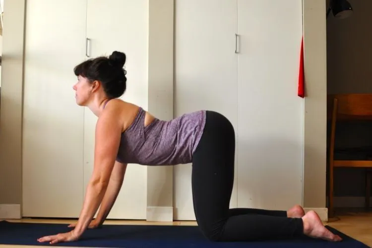 Inilah 7 Pose Yoga yang Ampuh Atasi Ngilu-ngilu di Perut Saat Menstruasi. Jangan Serba Obat Melulu! 13