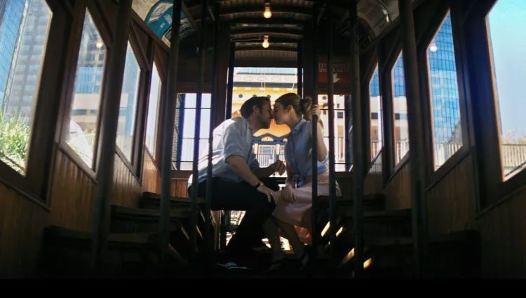 12 Gaya Style Feminin yang Apik a la Emma Stone di Film La La Land. Memanjakan Mata Banget! 27