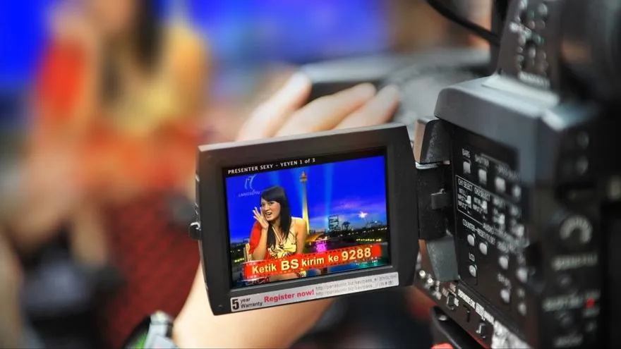 5 Program TV Zaman Dulu yang Bikin Cowok Kuat Melek Hingga Larut. Banyak Pemandangan Indah Soalnya! 8