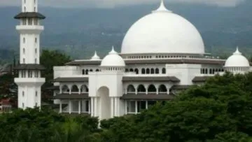 4 Alasan Mengapa Kamu Sebaiknya Shalat di Masjid