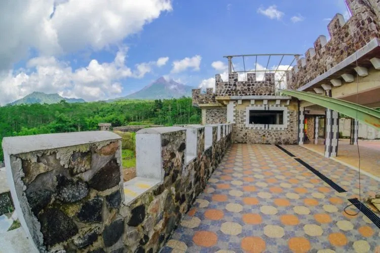 Heboh di Instagram, The Lost World Castle Malah Digugat Gara-gara Dibangun di Kawasan Bencana Merapi! 5