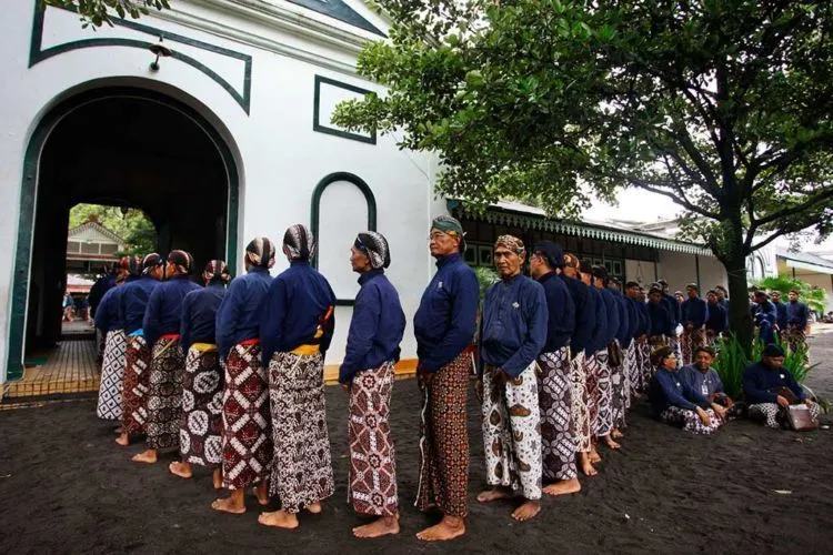 5 Hal yang Mesti Kamu Tahu Tentang Abdi Dalem Keraton. Pekerjaan yang Satu Ini Memang Istimewa 9