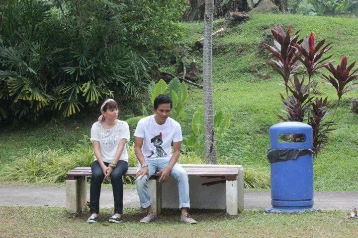 Pernah Merasa Dibuang Sama Pacar? Cewek Ini Malah Beneran Dibuang ke Tempat Sampah Karena Selingkuh
