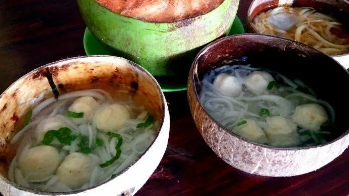 Kuliner Unik di Jogja, Bakso dengan Kuah Air Kelapa Muda. Bikin Penasaran Sama Rasanya Nih! 4