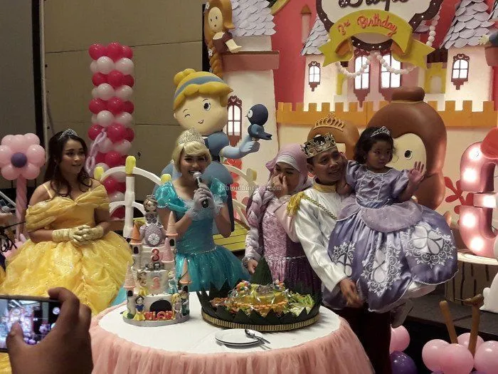 Meski Kena Gunjingan Juga, Pesta Ultah Bilqis ala Disney dan Princess Sofia Ini Tetap Sweet Lho 9