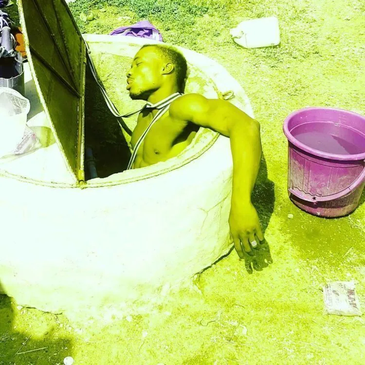 Tren Foto Pura-Pura Mati Ini Lebih ke Lucu atau Seram Ya? Ada Bocah Nangis Karena Ngiranya Beneran 17
