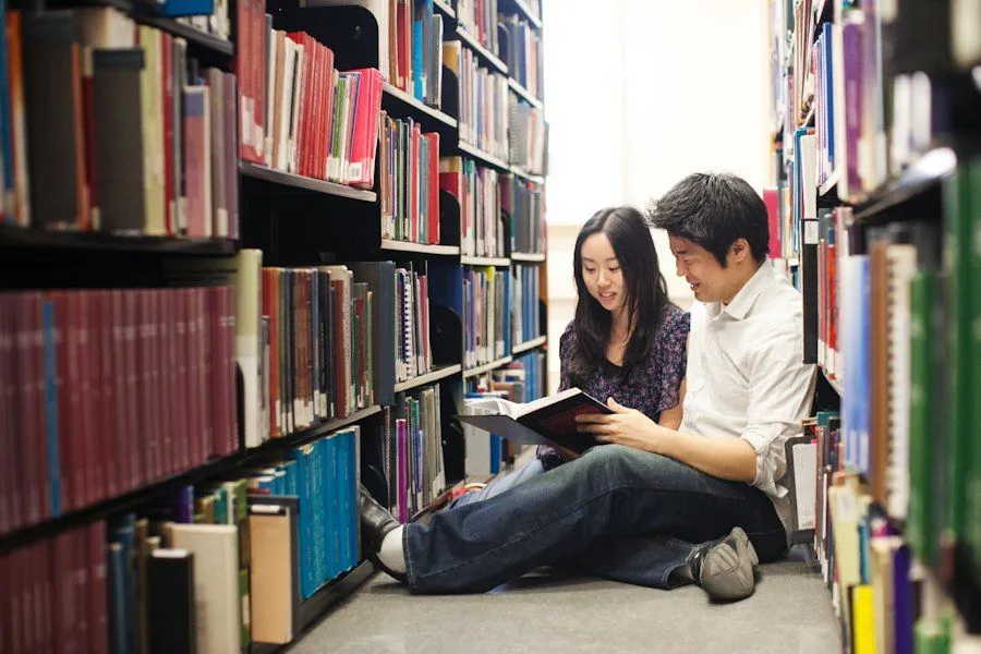 Mau Dapat Kekasih Ideal? Cari Dia yang Hobi Baca Buku