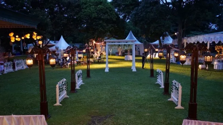 9 Alasan Konsep Resepsi Tamu Makan Sambil Berdiri Kurang Cocok Diterapkan di Indonesia 20