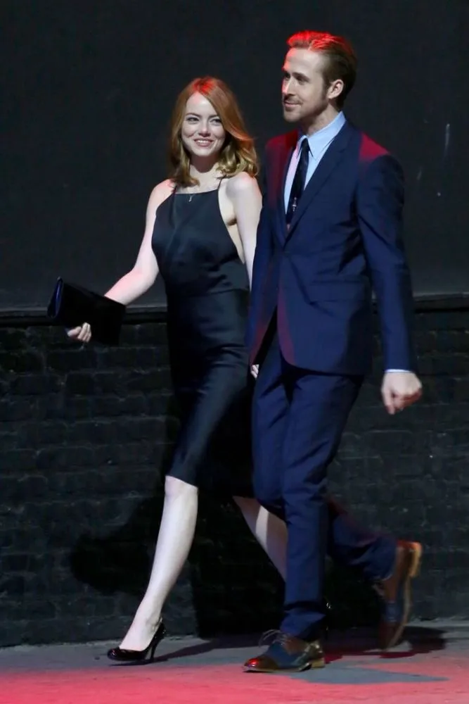 12 Gaya Style Feminin yang Apik a la Emma Stone di Film La La Land. Memanjakan Mata Banget! 24