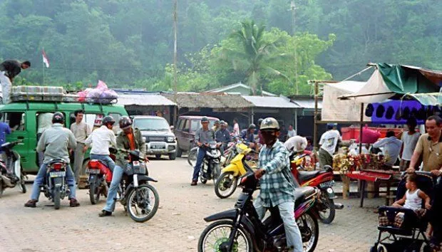 Sekelumit Kehidupan di Entikong, 11 Gambar Ini Adalah Realita Hidup di Perbatasan Terluar Indonesia 15