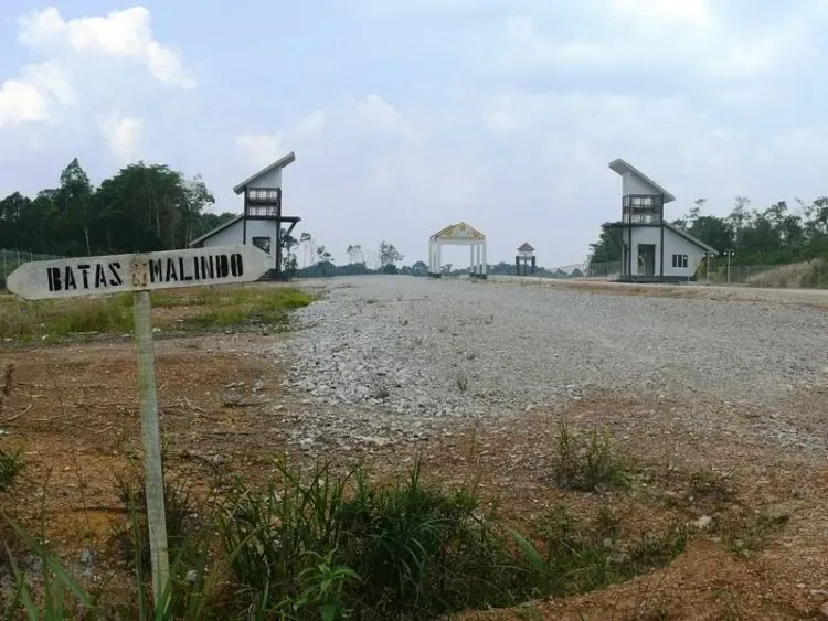 Sekelumit Kehidupan di Entikong, 11 Gambar Ini Adalah Realita Hidup di Perbatasan Terluar Indonesia 22