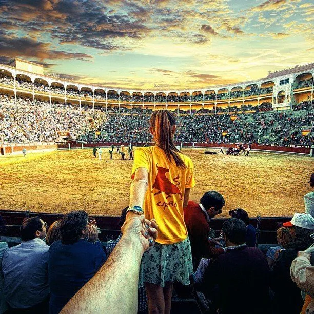 17 Foto #FollowMeTo dari Murad Osmann Ini Mengarungi Bali Sampai Barcelona, Ajak Aku Juga Dong Mas! 33