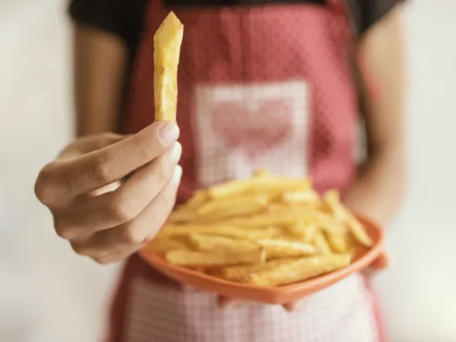 Bukan Cuma Suka Marah-marah, 8 Kebiasaan Makan dan Minum Ini Juga Bikin Kamu Cepat Tua 9