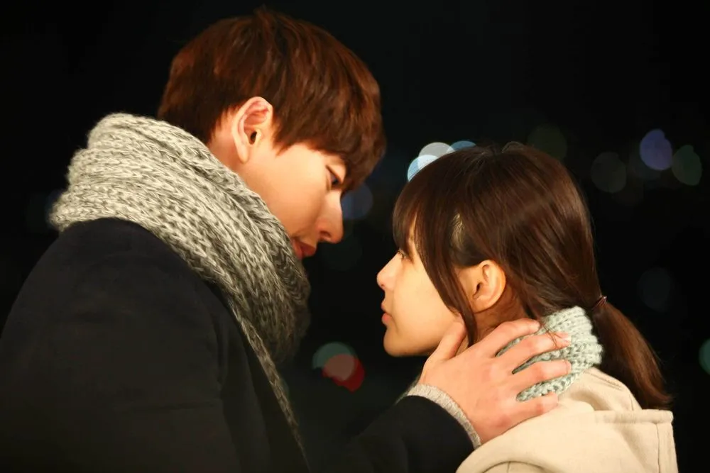 Cewek yang Suka Drama Korea Pasti Pengen Cowoknya Melakukan Gestur Manis dan Romantis Seperti Ini 40