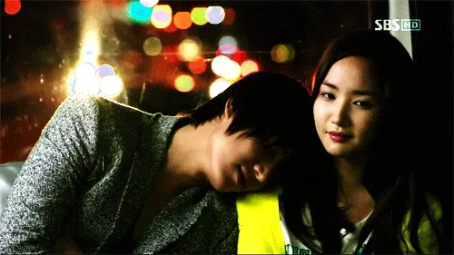 Cewek yang Suka Drama Korea Pasti Pengen Cowoknya Melakukan Gestur Manis dan Romantis Seperti Ini 34