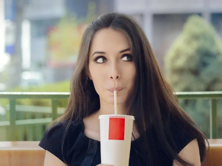 Bukan Cuma Suka Marah-marah, 8 Kebiasaan Makan dan Minum Ini Juga Bikin Kamu Cepat Tua 13