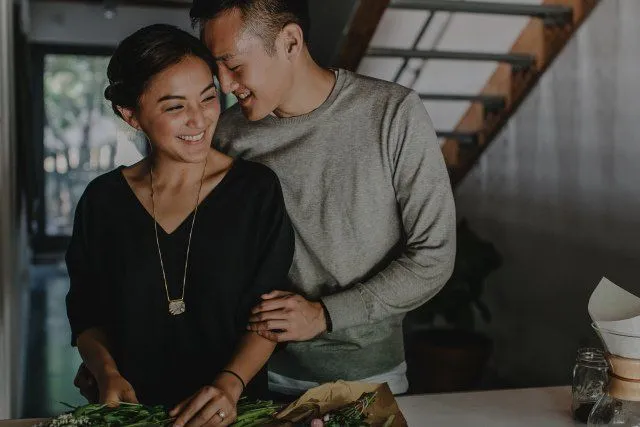Saat Cowokmu Mengatakan Ini ke Kamu, Tandanya Dia Sudah Nyaman Denganmu 18