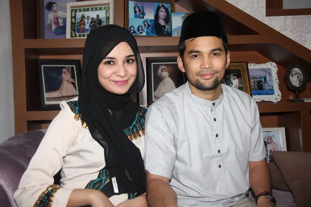 Senyummu Pas Dipotret Nggak Pernah Bagus? Coba Deh Pakai Trik Artis-Artis Cantik Ini Tersenyum Manis 27