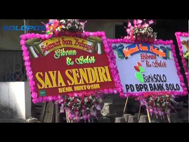 7 Karangan Bunga Tergokil di Kawinan. Antara Baper Beneran Ataukah Lucu-lucuan? 8