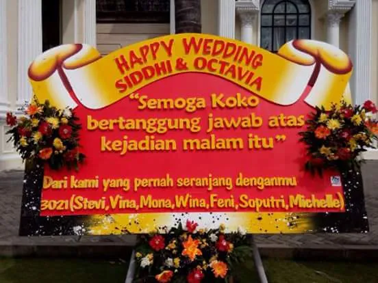 7 Karangan Bunga Tergokil di Kawinan. Antara Baper Beneran Ataukah Lucu-lucuan? 9