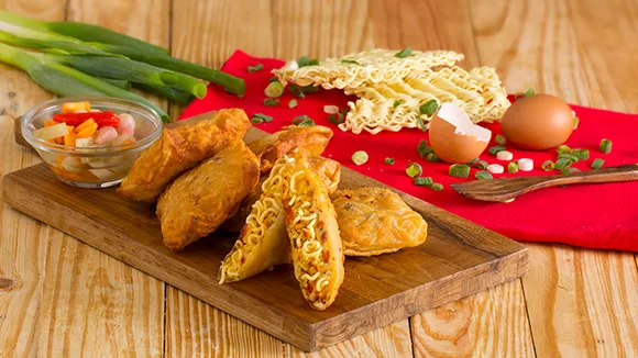 6 Kreasi Jajanan Lezat dari Kulit Lumpia. Tinggal Racik Bahan, Lipat-lipat, Lalu Goreng 8