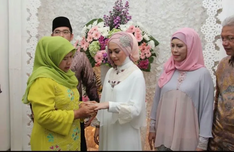 Inilah 10 Urutan Prosesi Lamaran yang Lazim di Indonesia. Saat di Mana Cewek Menjawab 'Ya' Hanya dengan Diam Saja 16