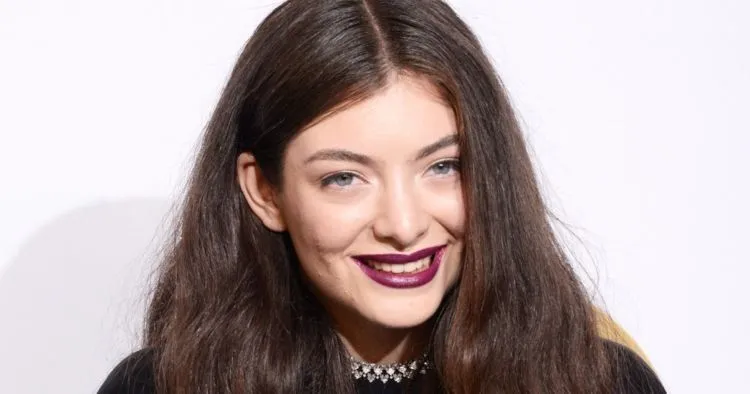 Cuma Mengandalkan 6 Warna Lipstik Ini, Gigi Kuning Kamu Akan Terlihat Lebih Putih Berkilau 12