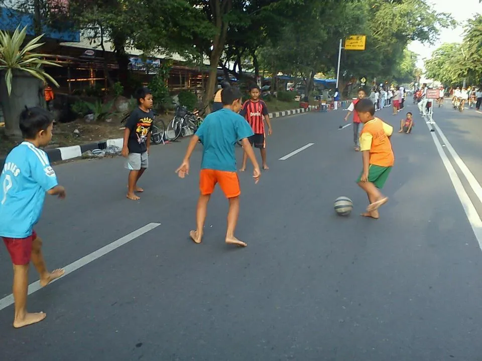 5 Hal yang Biasanya Bikin Cowok Berantem Waktu Masa Kecil. Konyol Tapi Bikin Hidup Lebih Seru! 8