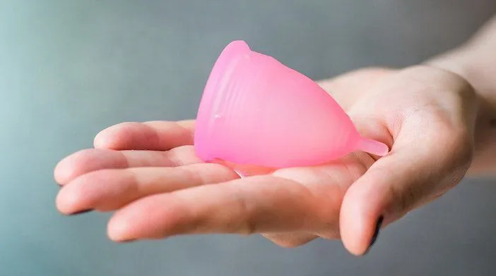 Mengenal Lebih Jauh Tentang Tampon dan Menstrual Cup. Benarkah Bisa Rusak Keperawanan? 9