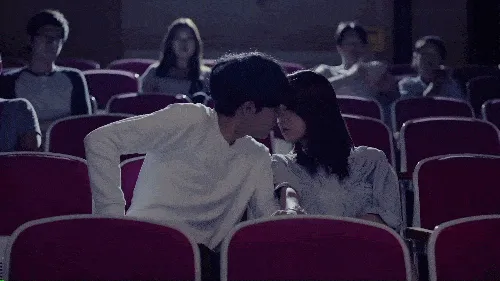 6 Hal yang Ada di Pikiran Cowok Waktu Diajakin Nonton Cewek. Nggak Bakal Nyangka Mereka Mikir Gini! 9
