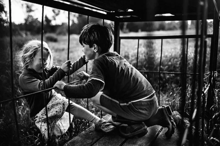 12 Foto Masa Kecil yang Akan Membuatmu Sadar Betapa Membosankannya Hidup Anak Zaman Sekarang 13