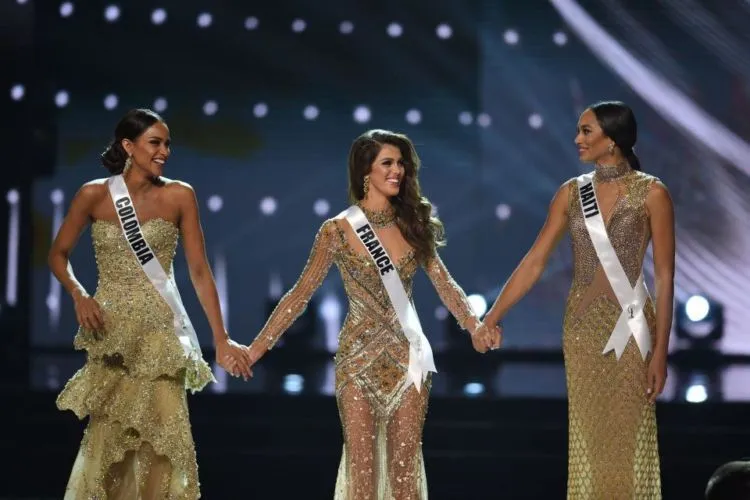 Inilah 6 Hal yang Bisa Kamu Ambil dari Kemenangan Iris Mittenaere - Miss France yang Berhasil Jadi Miss Universe 2017 11