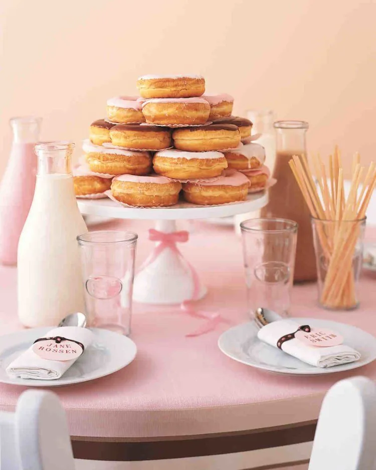 Percantik Meja Makanmu dengan 12 Centerpiece Ini, Yakin Masih Mau Makan Depan Televisi? 18