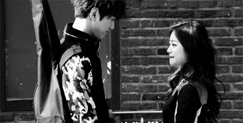 Cewek yang Suka Drama Korea Pasti Pengen Cowoknya Melakukan Gestur Manis dan Romantis Seperti Ini 31