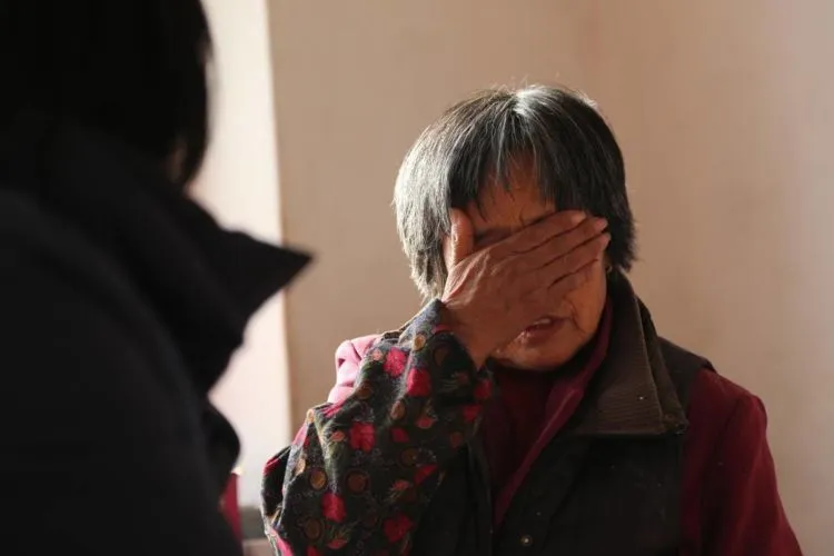 Katanya Enggan Merepotkan Anak, Nenek Berusia 92 Tahun di Cina Ini Mengurung Diri di Kandang Babi 11