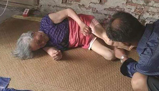 Katanya Enggan Merepotkan Anak, Nenek Berusia 92 Tahun di Cina Ini Mengurung Diri di Kandang Babi 9