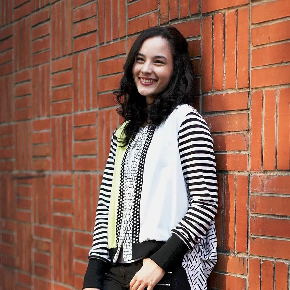 Senyummu Pas Dipotret Nggak Pernah Bagus? Coba Deh Pakai Trik Artis-Artis Cantik Ini Tersenyum Manis 23