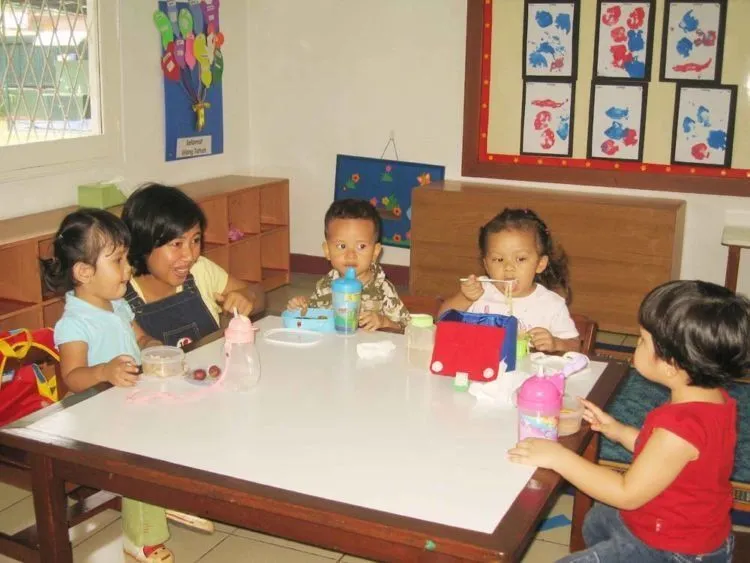 9 Alasan Konsep Resepsi Tamu Makan Sambil Berdiri Kurang Cocok Diterapkan di Indonesia 14